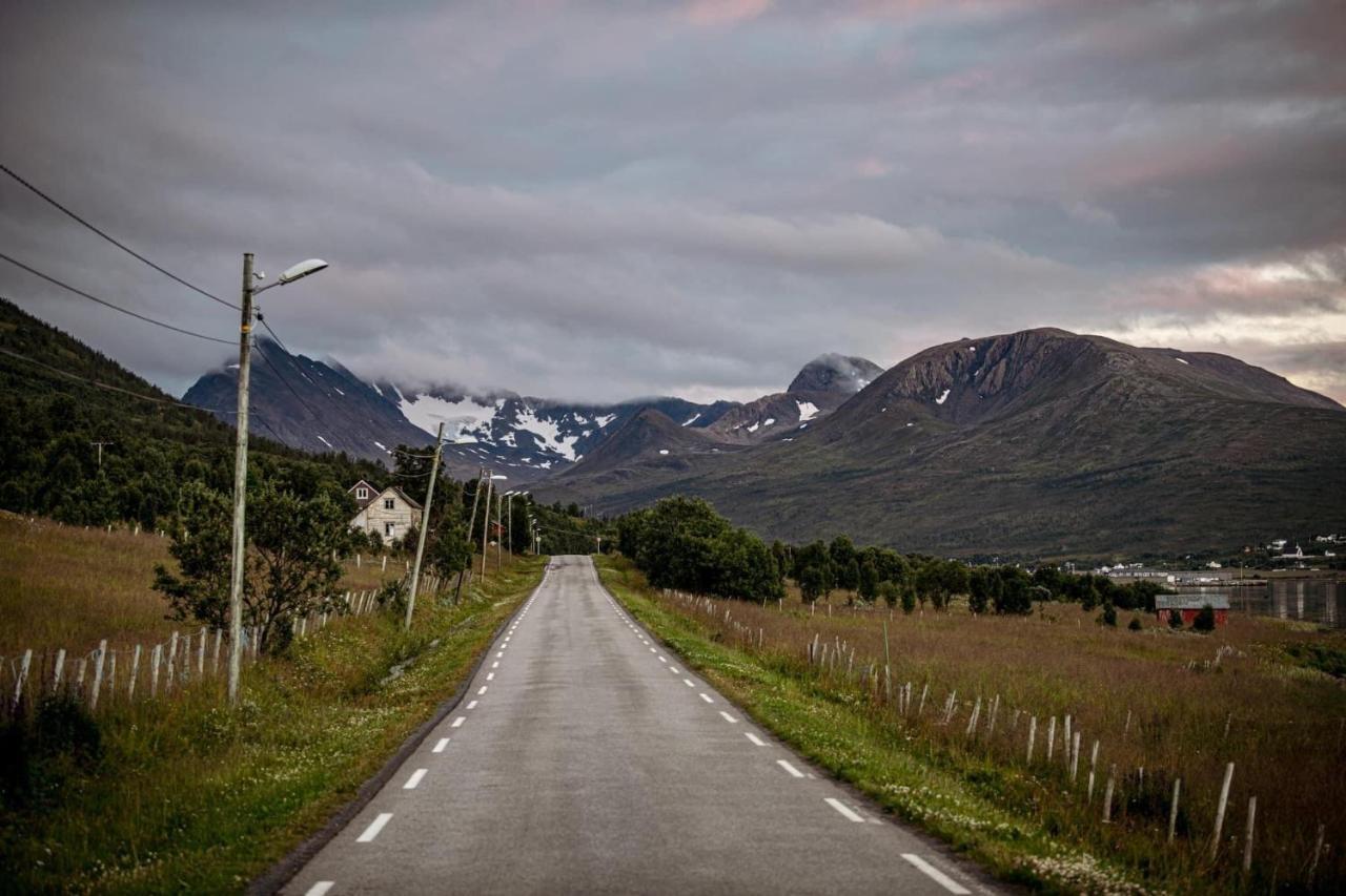 Hos Laura & Valdemar Villa Nord-Lenangen Bagian luar foto