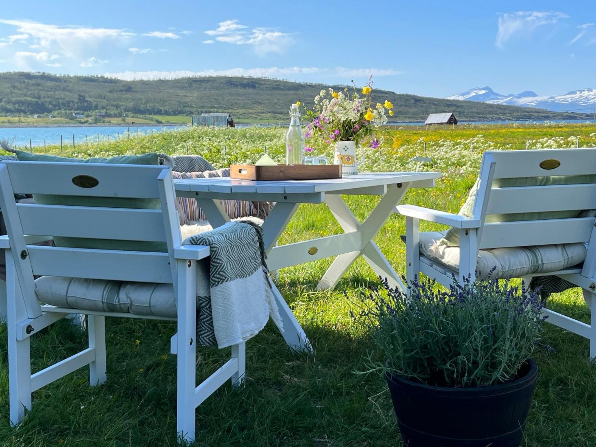 Hos Laura & Valdemar Villa Nord-Lenangen Bagian luar foto