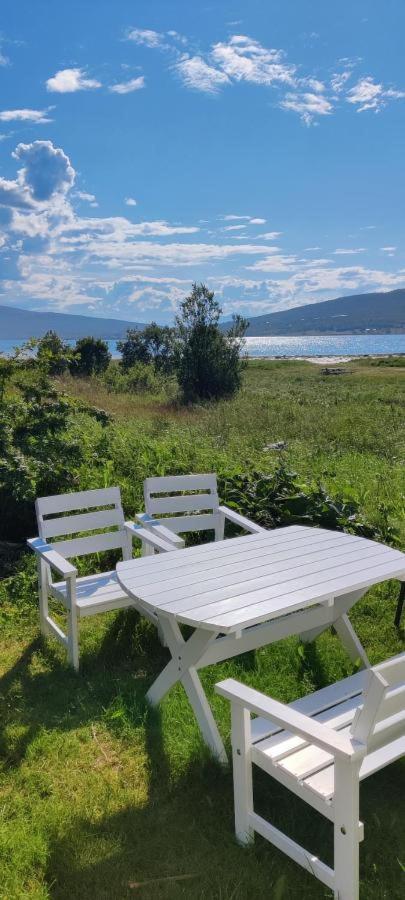 Hos Laura & Valdemar Villa Nord-Lenangen Bagian luar foto